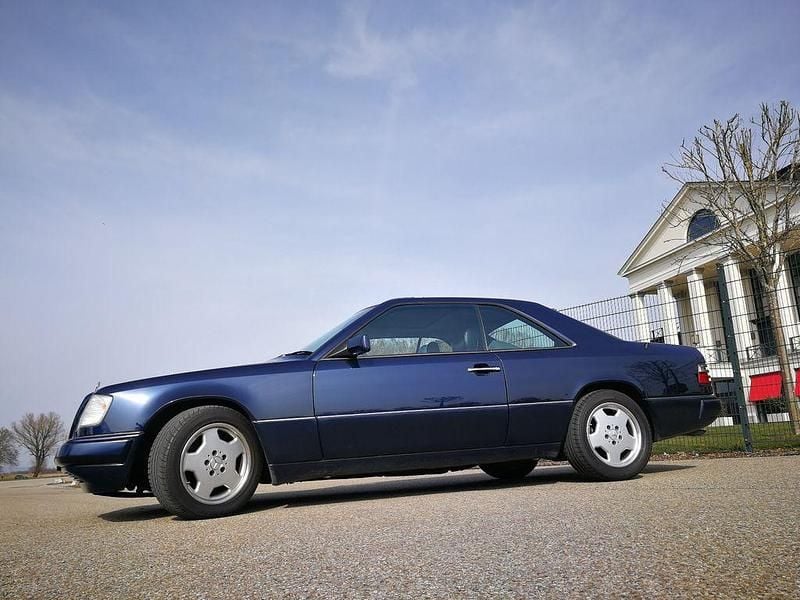 Gebraucht Mercedes E300 220 PS (161 kW) 1991 Blau Coupé