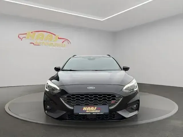 Käytetty Ford Focus ST 280 HP (205 kW) 2021 Musta Sedan