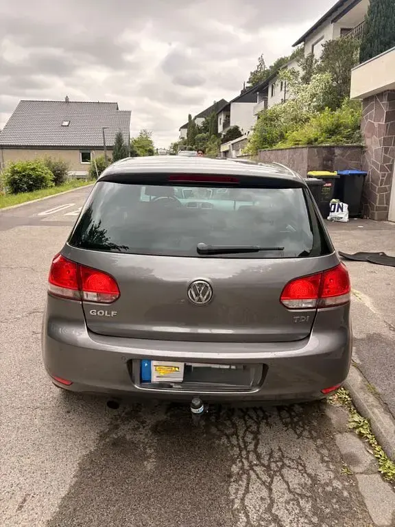 Gebraucht VW Golf VI Team 105 PS (77 kW) 2010 Grau Kleinwagen