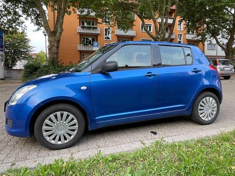 Blau Gebraucht 2010 Suzuki Swift Limousine | 3.700 € (Etwas zu teuer) - Bild 1/4