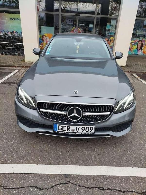 Gebraucht 2017 Mercedes E220 Exclusive Kombi | 27.860 € - Bild 1/4