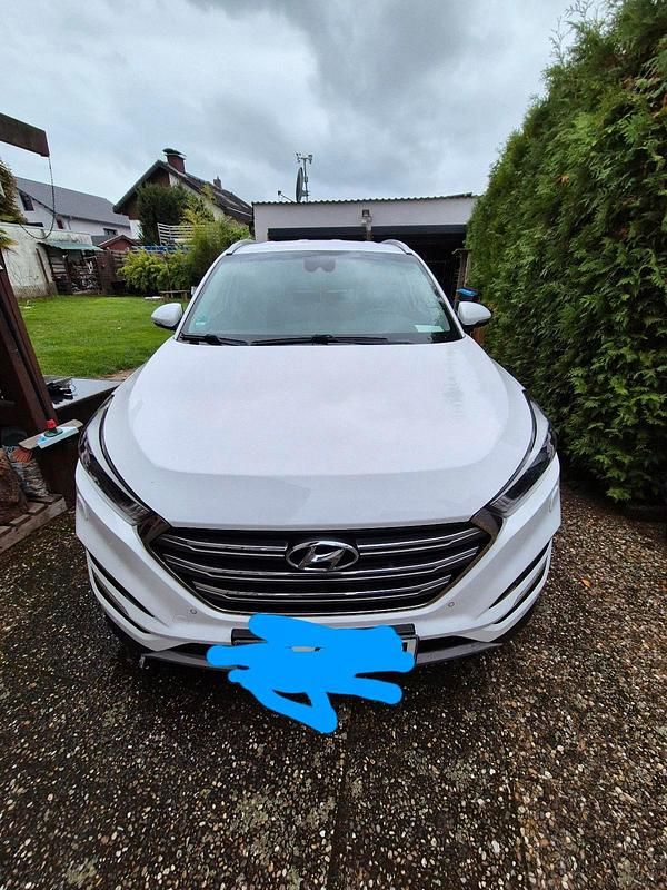 Weiß Gebraucht 2017 Hyundai Tucson Premium SUV | 16.800 € (Fairer Preis) - Bild 1/4