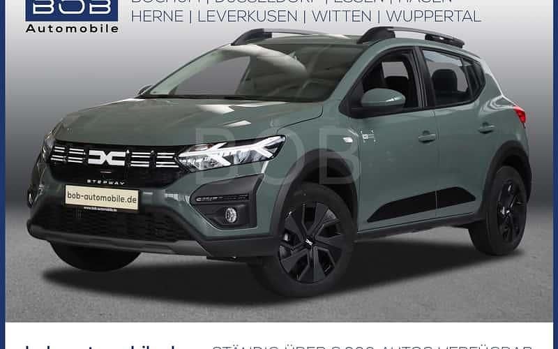 Dolomitgrau (grau) Gebraucht 2025 Dacia Sandero Expression Kleinwagen | 17.888 € (Fairer Preis) - Bild 1/4