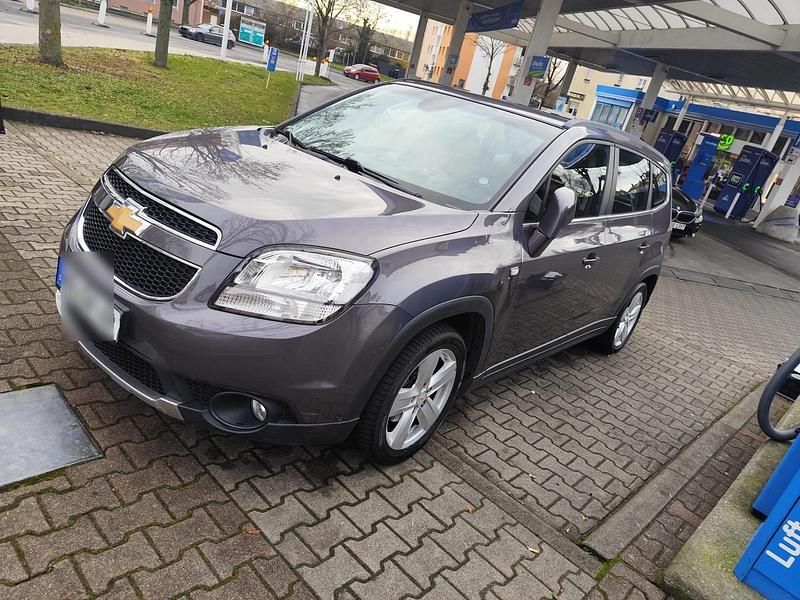 Grau Gebraucht 2011 Chevrolet Orlando Van / Kleinbus | 8.000 € (Fairer Preis) - Bild 1/4