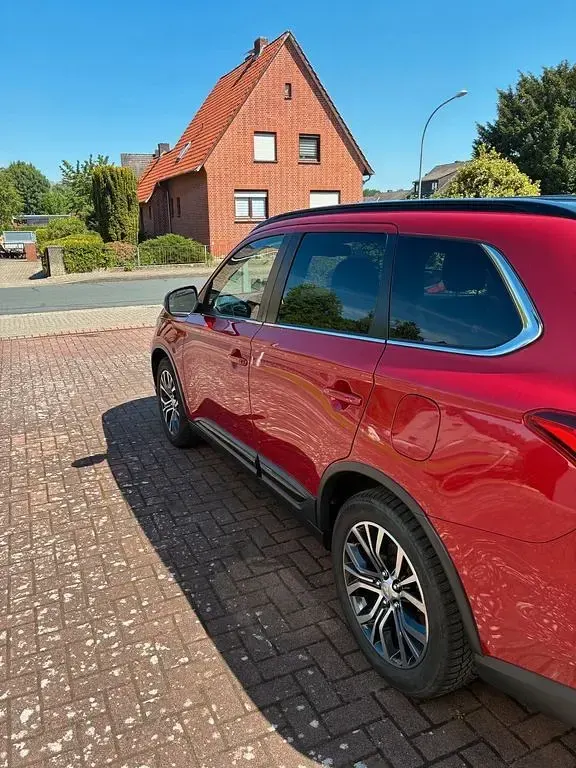 Gebraucht Mitsubishi Outlander Edition 150 PS (110 kW) 2018 Rot SUV