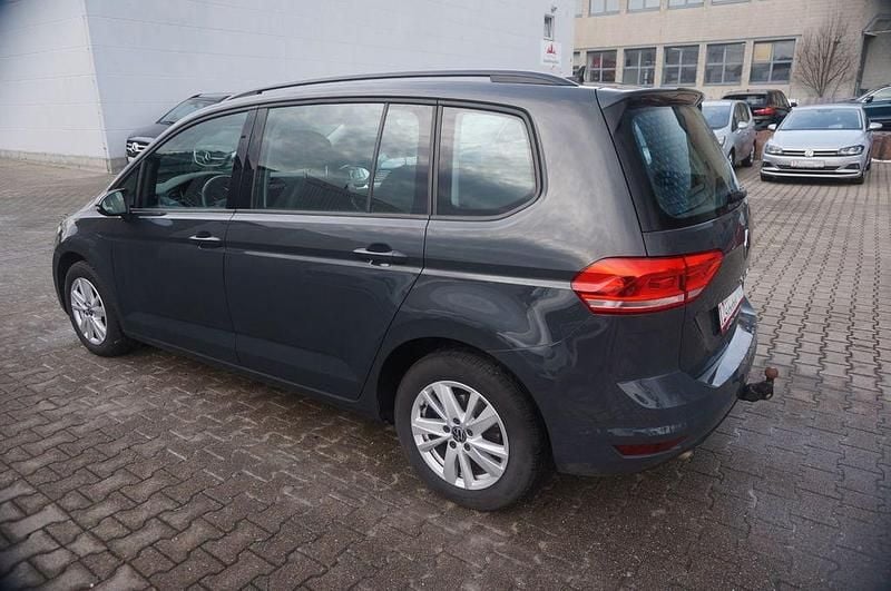Gebraucht VW Touran Comfortline 150 PS (110 kW) 2022 Uranograu/cinza urano Van / Kleinbus