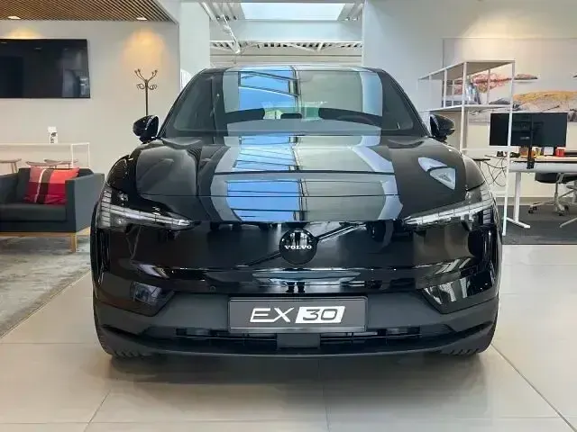 Neu Volvo EX30 Plus 200 kW (272 PS) 2026 Schwarz SUV