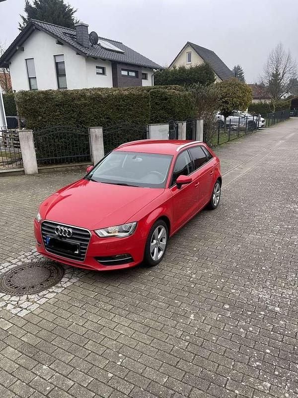 Gebraucht Audi A3 Ambition 122 PS (89 kW) 2013 Rot Kleinwagen