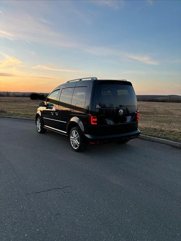 Gebraucht VW Caddy Highline 150 PS (110 kW) 2017 Schwarz Van / Kleinbus