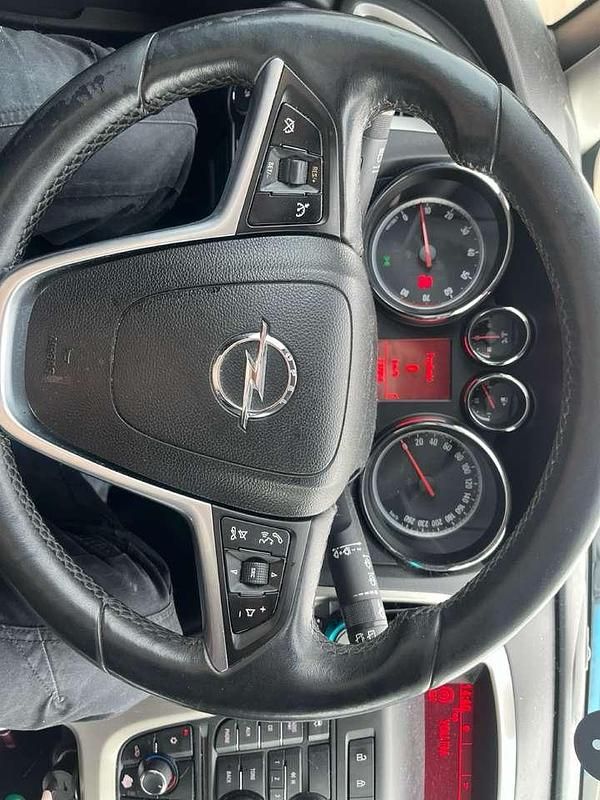 Gebraucht Opel Astra Edition 140 PS (102 kW) 2010 Limousine