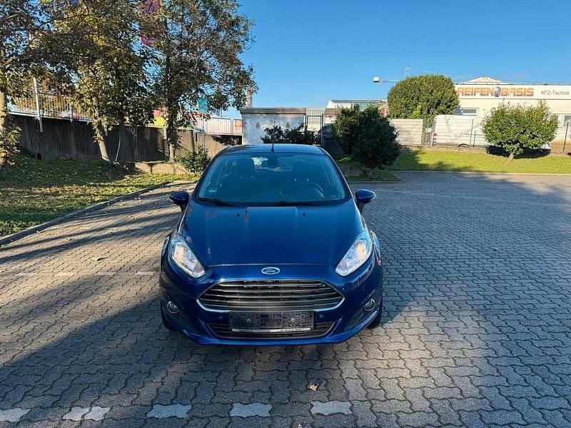 Gebraucht Ford Fiesta Titanium 101 PS (74 kW) 2016 Blau Kleinwagen