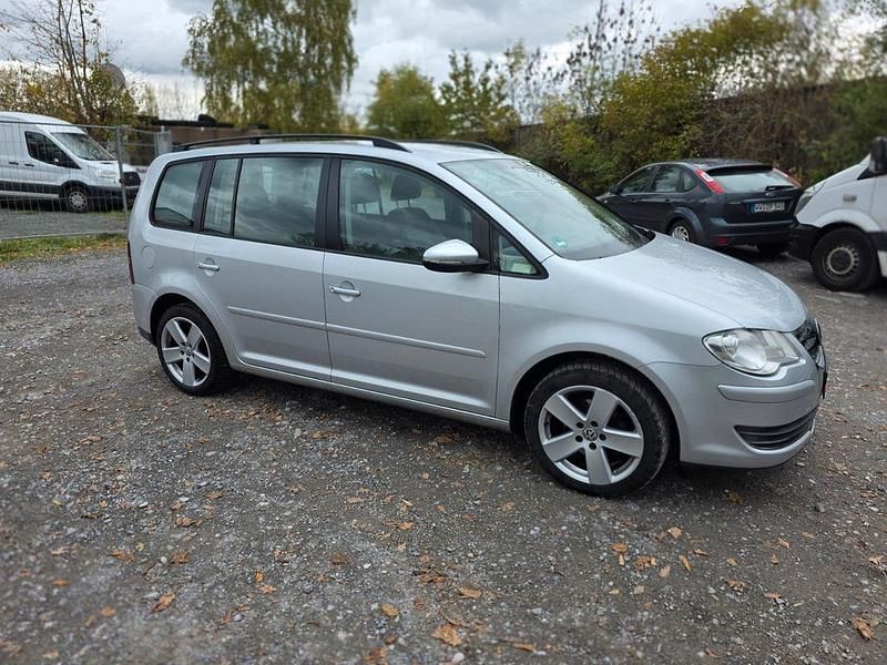 Gebraucht VW Touran Trendline 140 PS (102 kW) 2010 Silber Van / Kleinbus