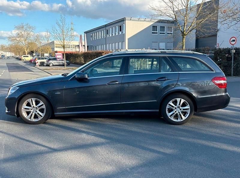 Gebraucht Mercedes E350 Avantgarde 231 PS (169 kW) 2009 Grau Kombi