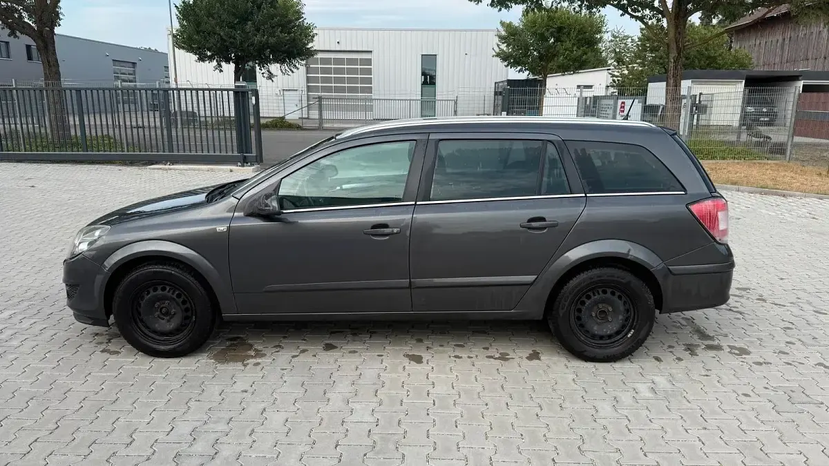 Gebraucht Opel Astra 115 PS (84 kW) 2010 Grau Kombi