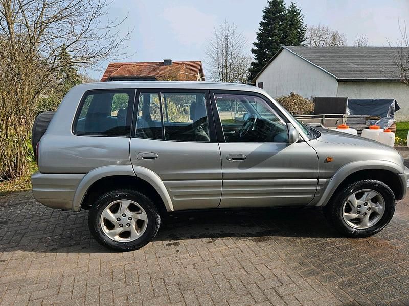 Gebraucht Toyota RAV4 140 PS (102 kW) 2000 Grau SUV