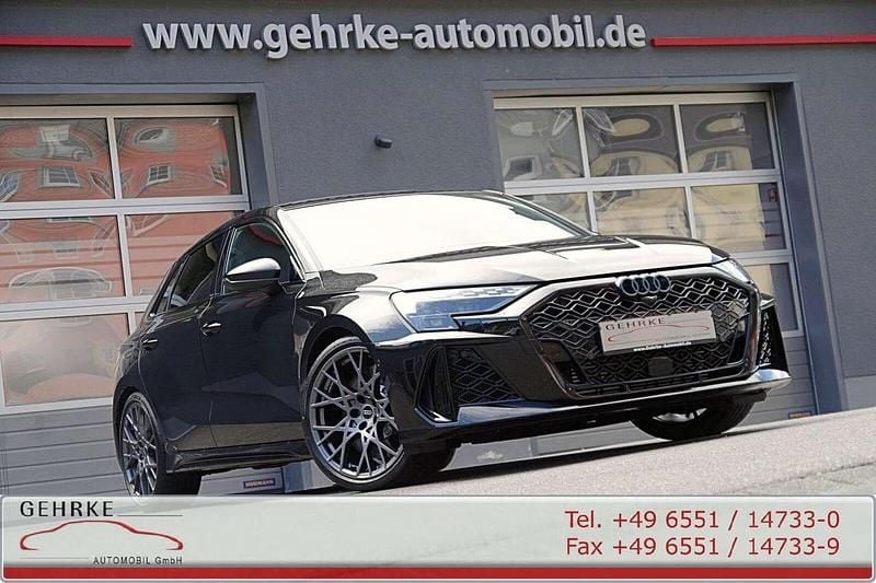 Mythosschwarz Gebraucht 2025 Audi RS3 Sportback Kleinwagen | 68.850 € (Guter Preis) - Bild 1/4