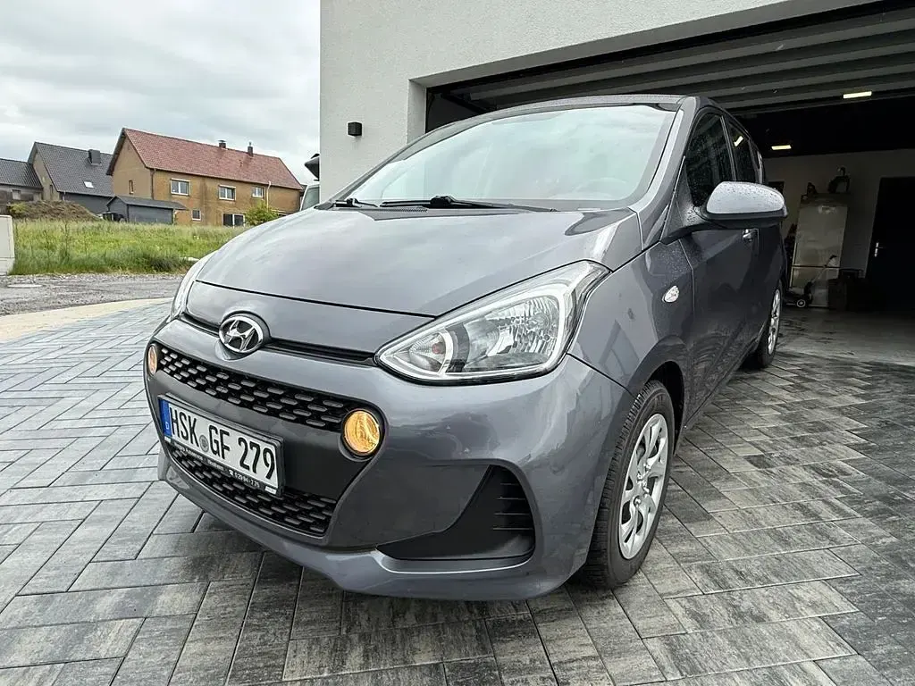 Gebraucht Hyundai i10 Trend 87 PS (63 kW) 2017 Grau Kleinwagen