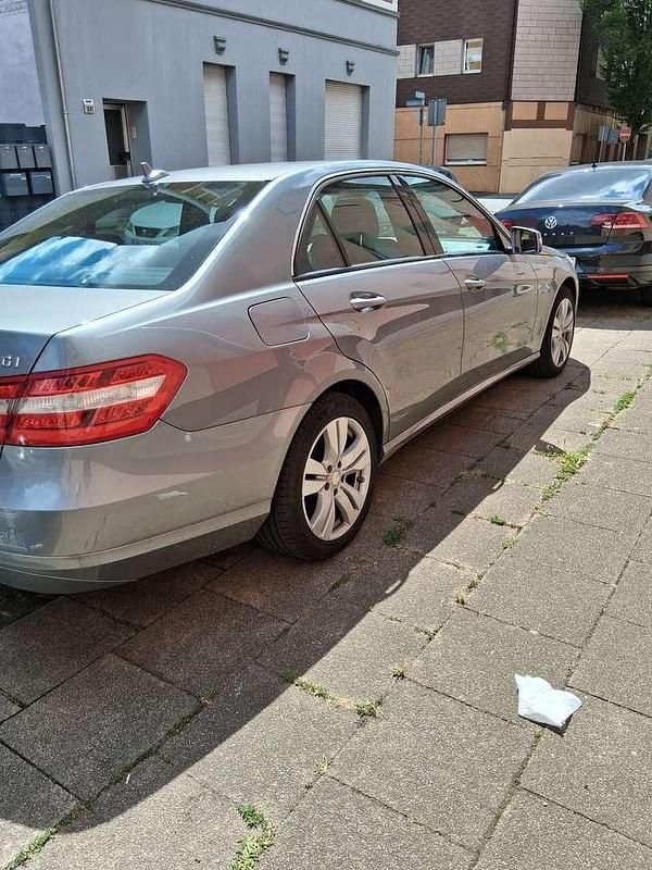 Gebraucht Mercedes E200 Elegance 184 PS (135 kW) 2011 Limousine