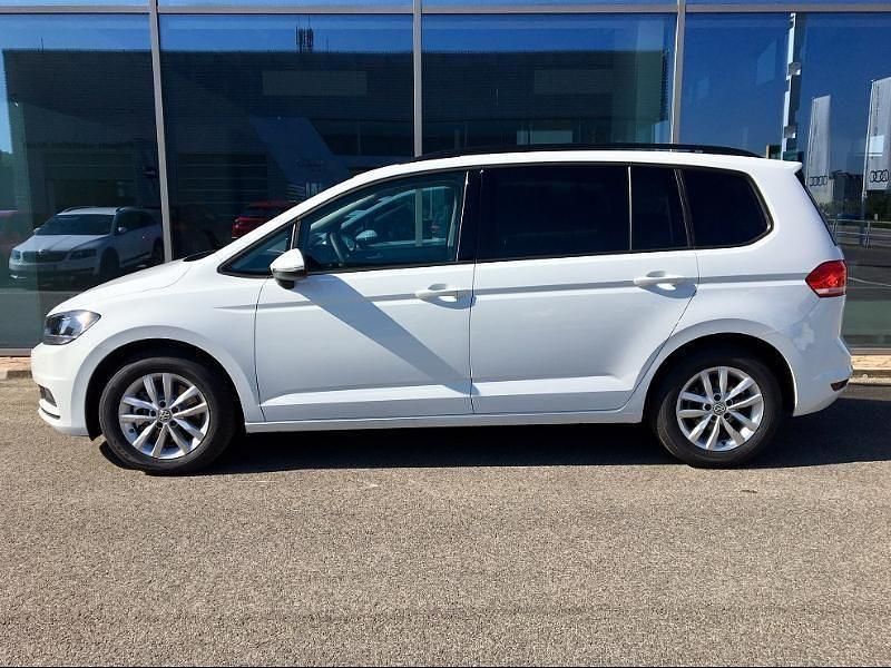 Gebraucht VW Touran Move 150 PS (110 kW) 2024 Weiß Van / Kleinbus