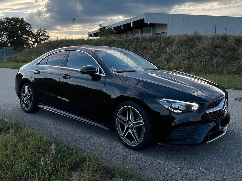 Schwarz Gebraucht 2019 Mercedes CLA200 AMG line Limousine | 23.500 € (Guter Preis) - Bild 1/4