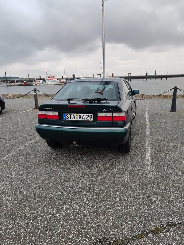 Grün Gebraucht 1999 Citroën Xantia Limousine | 1.500 € - Bild 1/1