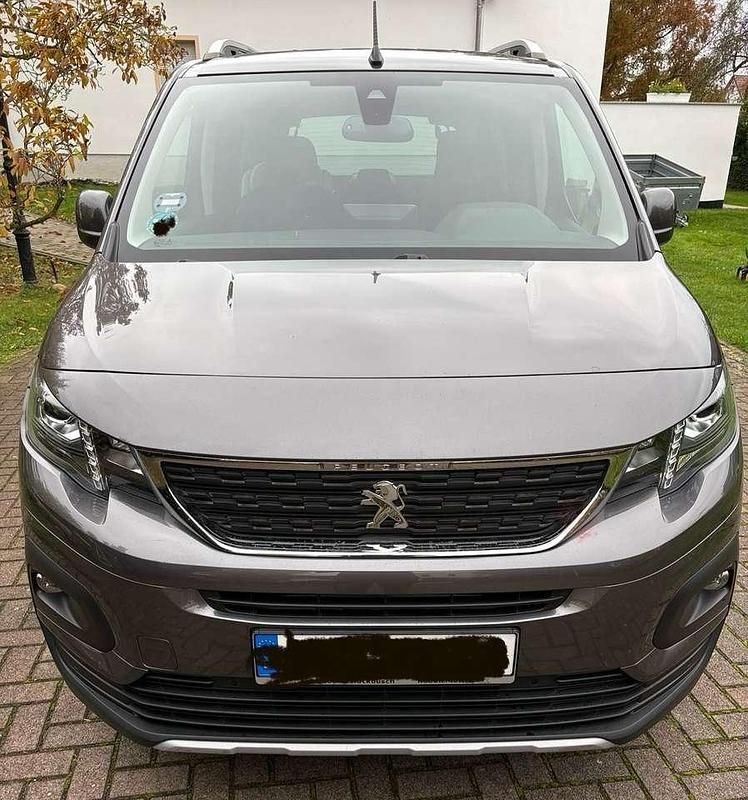 Grau Gebraucht 2019 Peugeot Rifter Allure Van / Kleinbus | 18.990 € (Fairer Preis) - Bild 1/4
