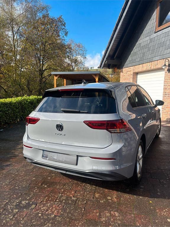 Gebraucht VW Golf VIII 150 PS (110 kW) 2022 Grau Limousine