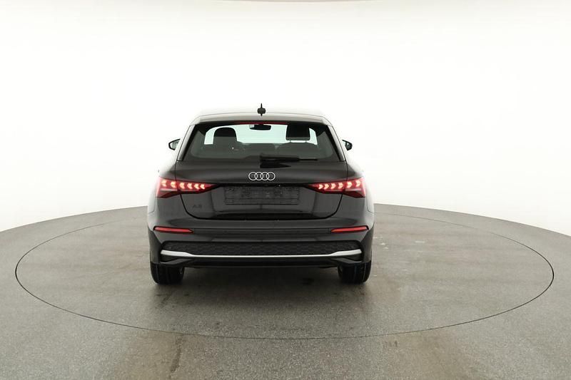 Brillantschwarz Neu 2025 Audi A3 Ambiente | 32.475 € (Guter Preis) - Bild 1/4