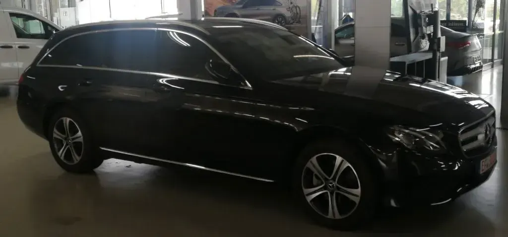 Gebraucht Mercedes E220 194 PS (142 kW) 2018 Schwarz Limousine