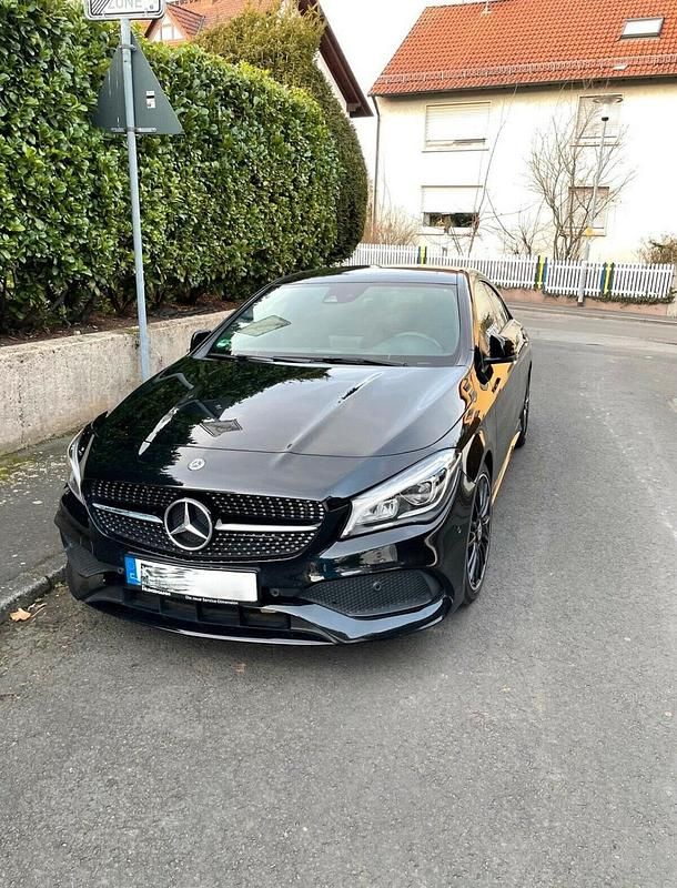 Schwarz Gebraucht 2018 Mercedes CLA200 AMG line Coupé | 18.700 € (Fairer Preis) - Bild 1/4