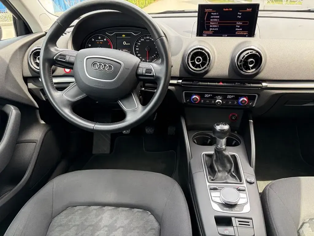 Gebraucht Audi A3 Ambiente 125 PS (91 kW) 2014 Schwarz Limousine