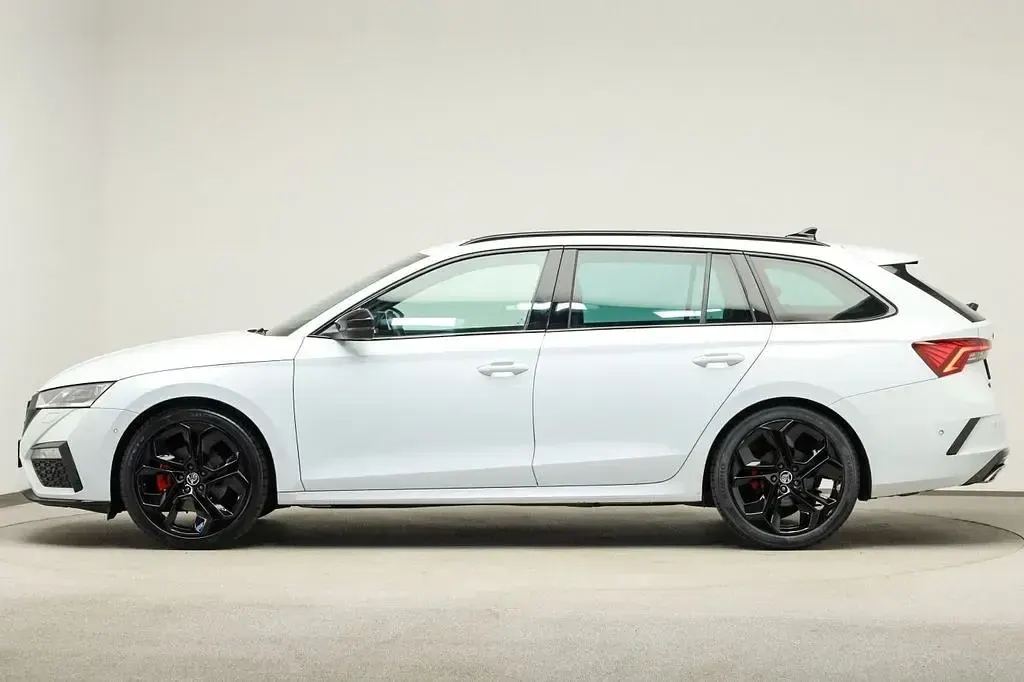 Gebraucht Skoda Octavia RS 200 PS (147 kW) 2023 Moonweiß perleffekt/moonweiss metallic (metallic) Kombi