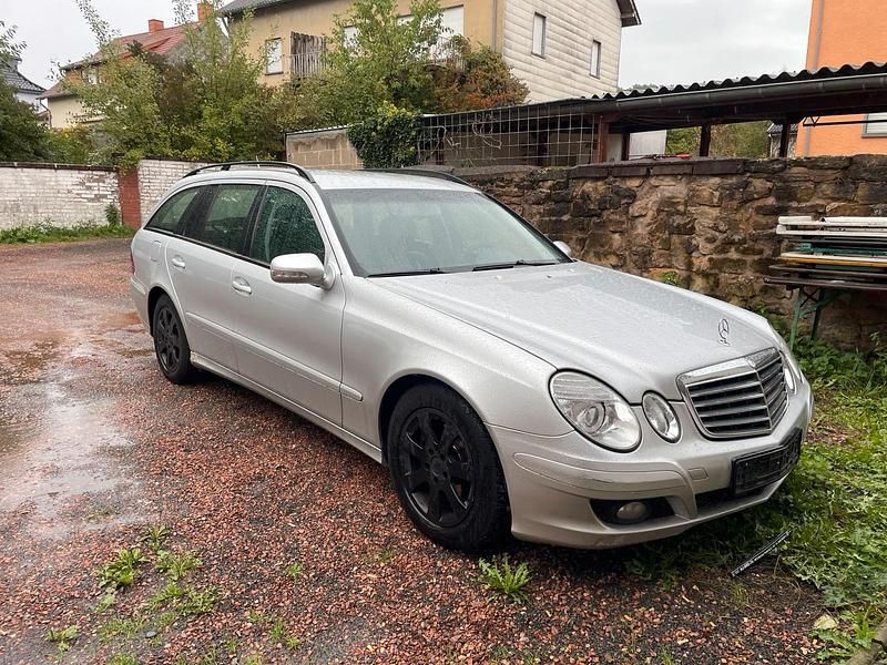 Silber Gebraucht 2007 Mercedes E220 Limousine | 3.499 € (Guter Preis) - Bild 1/4