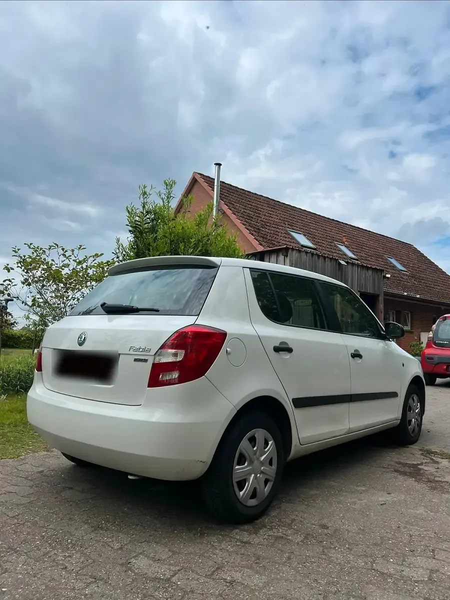 Gebraucht Skoda Fabia Active 60 PS (44 kW) 2011 Weiß Kleinwagen