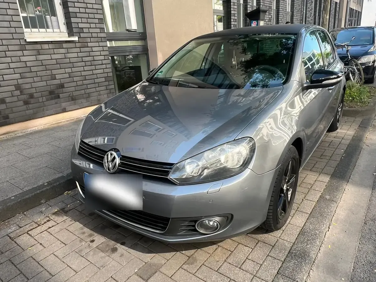 Gebraucht VW Golf VI 105 PS (77 kW) 2011 Grau Kleinwagen