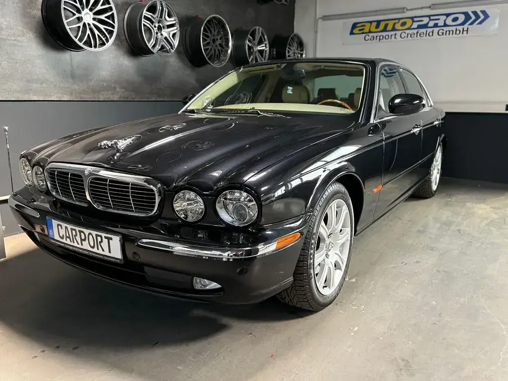 Używany Jaguar XJ 298 KM (219 kW) 2004 Czarny Sedan/Limuzyna
