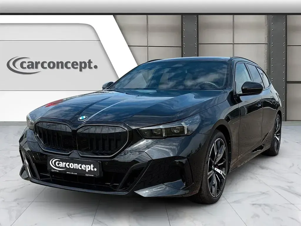 Gebraucht BMW 540 M Sport 303 PS (222 kW) 2025 Schwarz Kombi