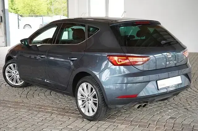Gebraucht Seat Leon XCELLENCE 150 PS (110 kW) 2019 Grau Limousine