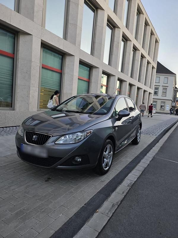 Grau Gebraucht 2012 Seat Ibiza ST Kombi | 3.800 € (Fairer Preis) - Bild 1/4