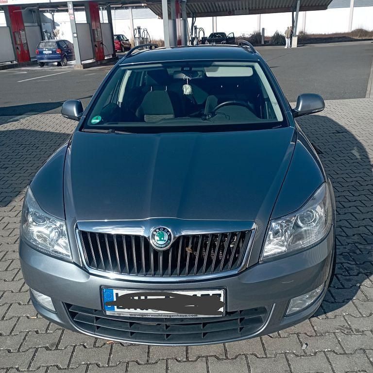 Gebraucht Skoda Octavia Ambition 140 PS (102 kW) 2013 Grau Kombi