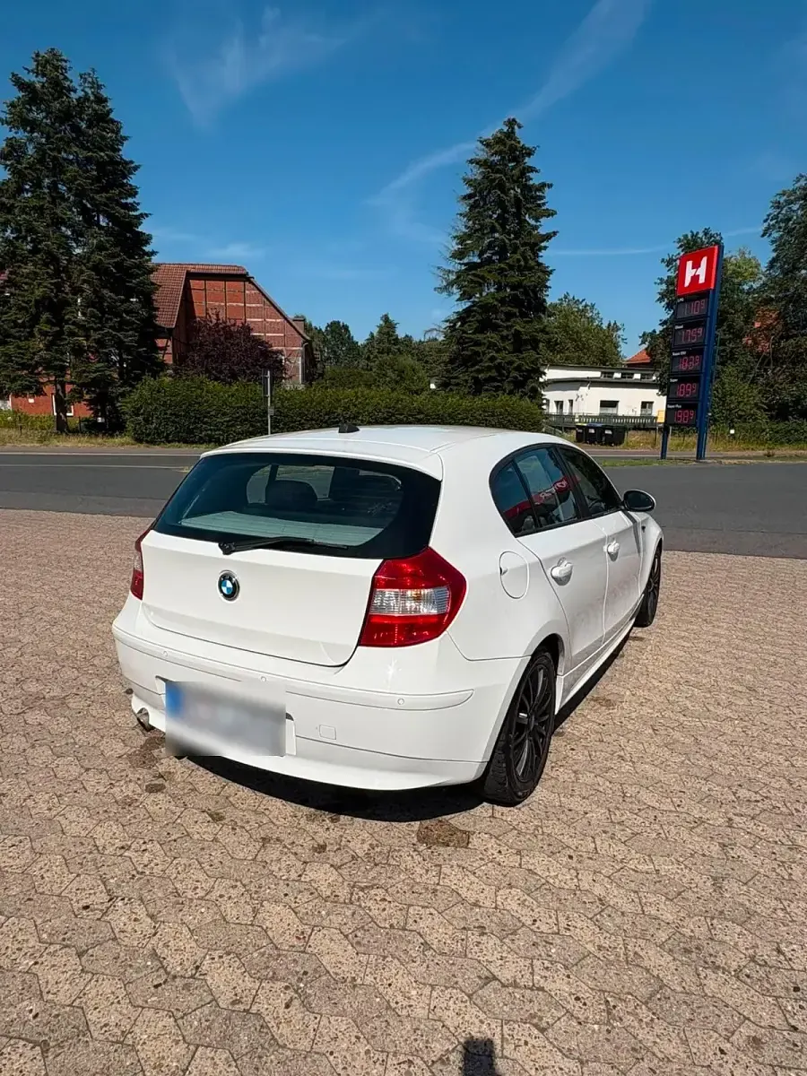Gebraucht BMW 120 129 PS (94 kW) 2006 Weiß Kleinwagen
