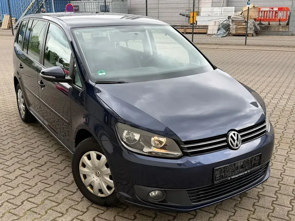 Gebraucht VW Touran Trendline 105 PS (77 kW) 2015 Blau Van / Kleinbus
