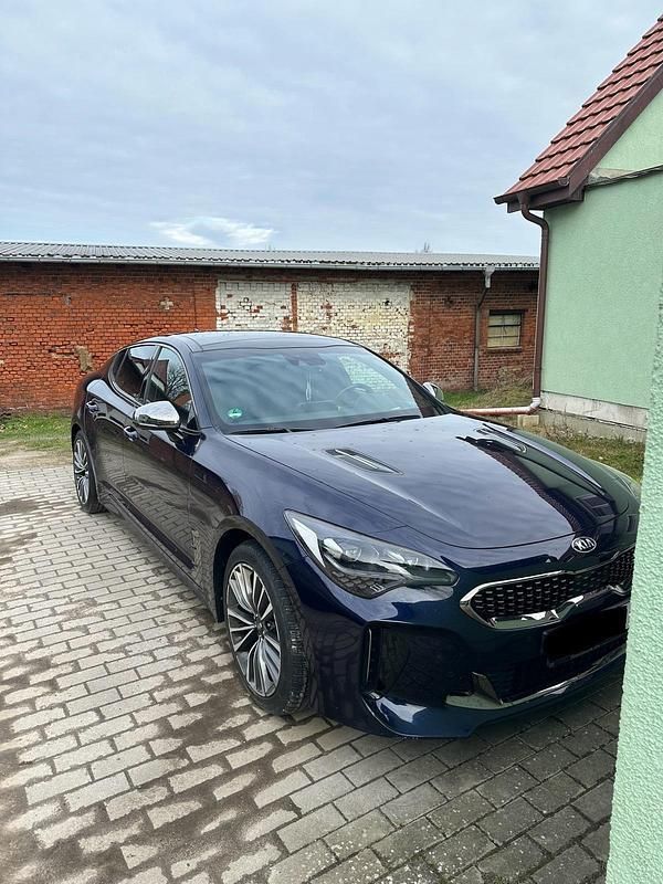 Blau Gebraucht 2018 Kia Stinger GT-Line Limousine | 21.500 € (Superpreis) - Bild 1/4