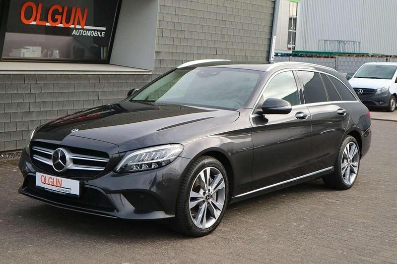 Gebraucht Mercedes C300e Avantgarde 194 PS (142 kW) 2020 Graphitgrau Kombi