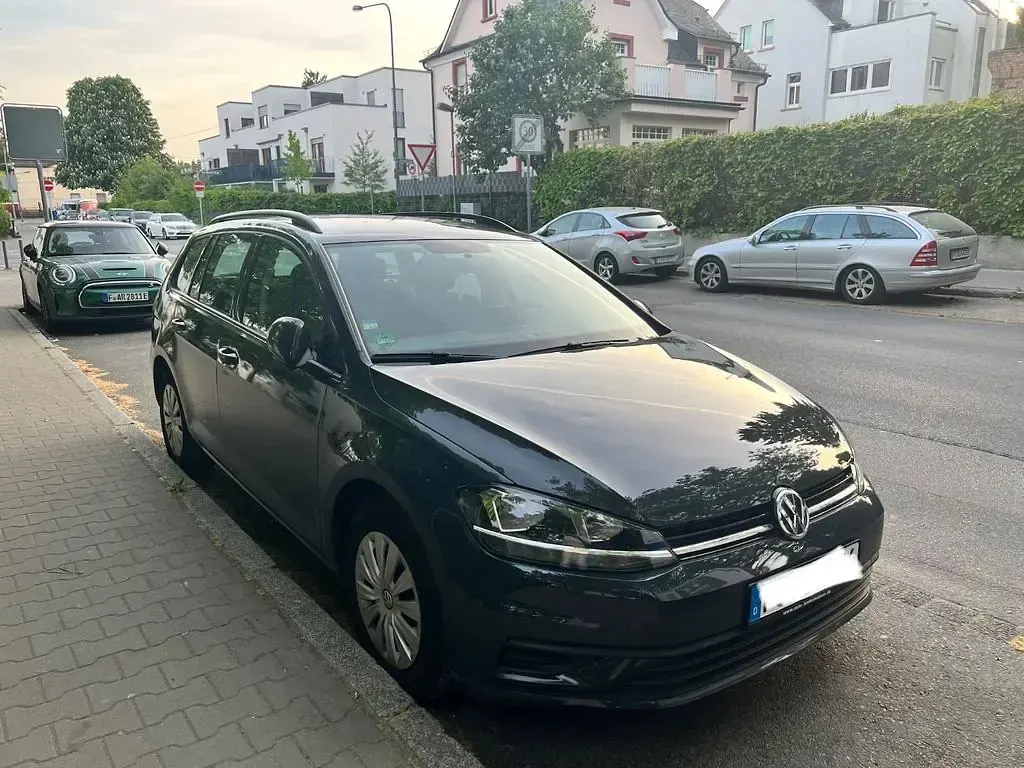 Second-hand VW Golf VII Trendline 116 CP (85 kW) 2018 Gri Break