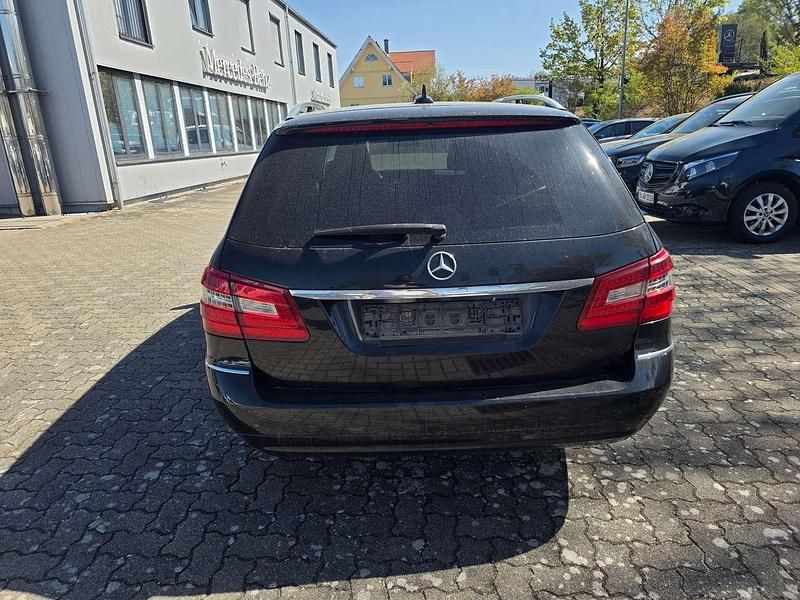 Gebraucht Mercedes E220 170 PS (125 kW) 2010 Obsidianschwarz  metalliclack Kombi