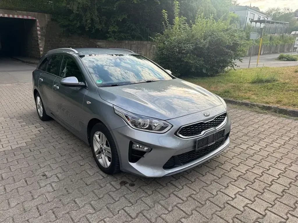 Gebraucht Kia Ceed 140 PS (102 kW) 2021 Silber Kleinwagen