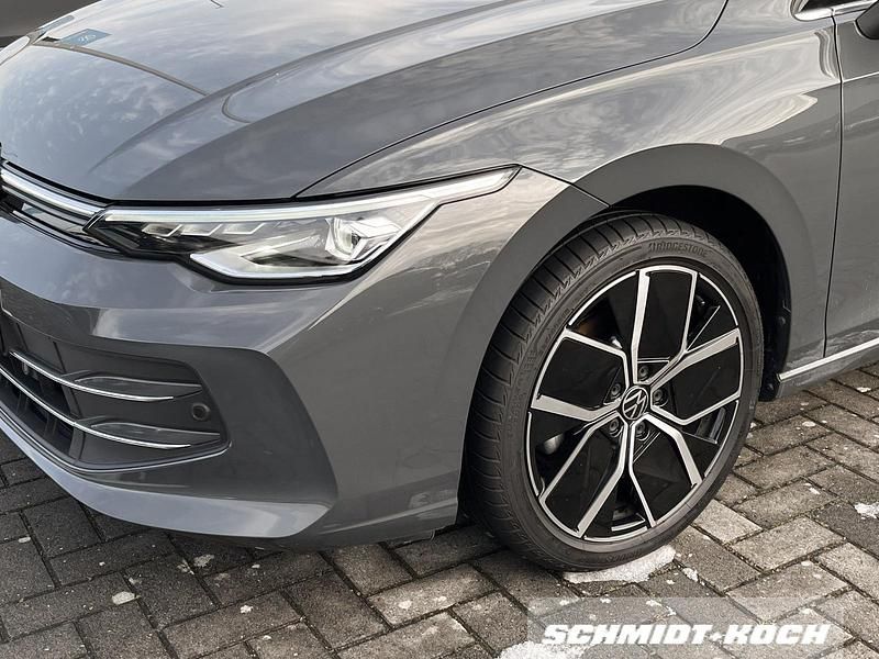 Gebraucht VW Golf VIII Edition 150 PS (110 kW) 2024 Delfingrau (grau) Limousine