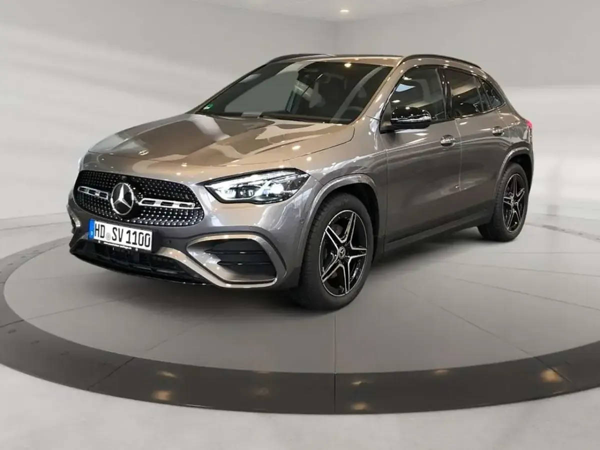 Gebraucht Mercedes GLA180 AMG 136 PS (100 kW) 2025 Metalliclack mountaingrau SUV