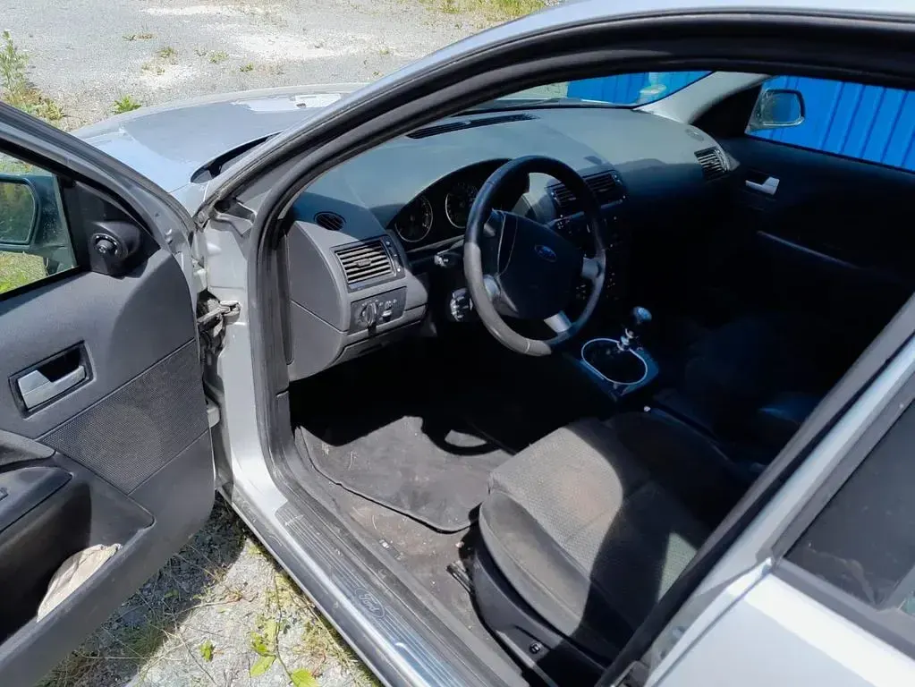 Gebraucht Ford Mondeo Futura 170 PS (125 kW) 2004 Silber Limousine